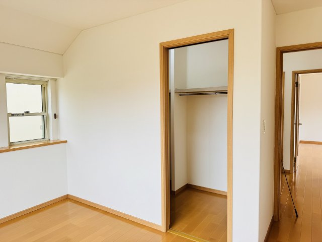 八王子市　片倉町　中古戸建て（5LDK）の収納|～ウォークインクローゼットでお荷物がスッキリ収まります～