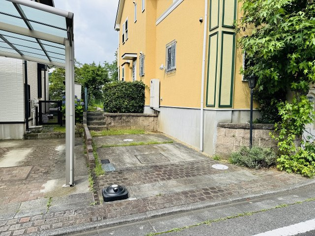 八王子市　片倉町　中古戸建て（5LDK）の駐車場|～カースペースは1台分～