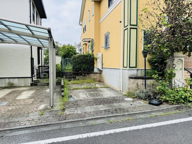 八王子市　片倉町　中古戸建て（5LDK）の駐車場|～カースペースは1台分～