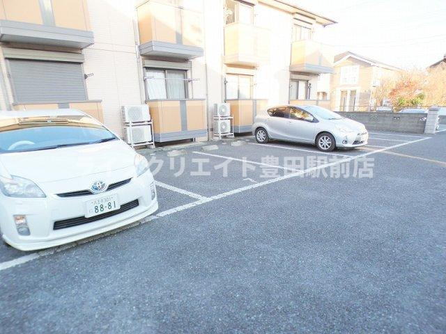 レジデンス小宮の駐車場