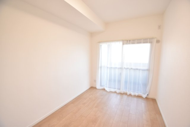 ローレルコート古江の洋室