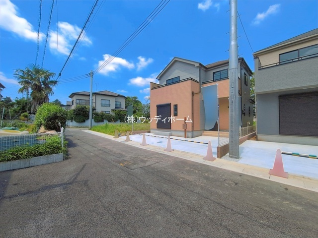 春日部市粕壁東4丁目　新築一戸建て　B号棟の前面道路含む現地写真