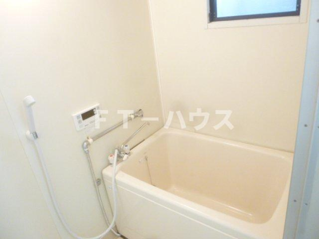 ヴィラ中山 C棟の浴室|追い炊き給湯機能付き浴室（小窓付）
