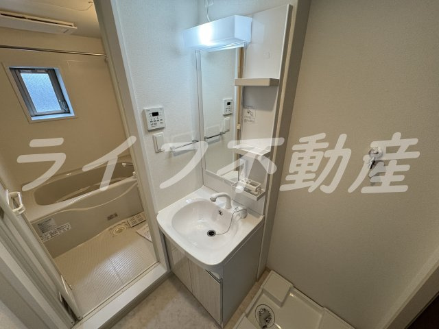 トップヒル森河内の独立洗面台|朝の支度にも助かる、独立の洗髪洗面化粧台