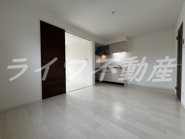 トップヒル森河内の居間・リビング|こちらの居間で趣味の時間をお楽しみください