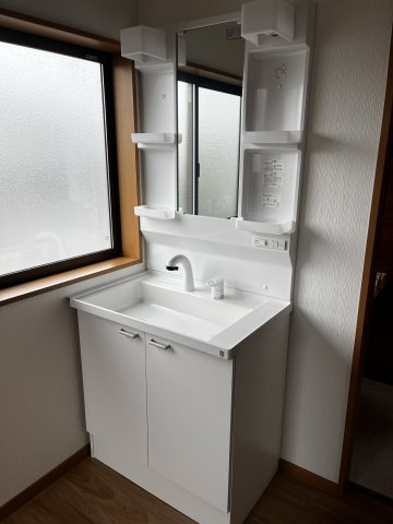 中吉田　売戸建て中古住宅の独立洗面台|洗面台１Ｆ２Ｆにあり