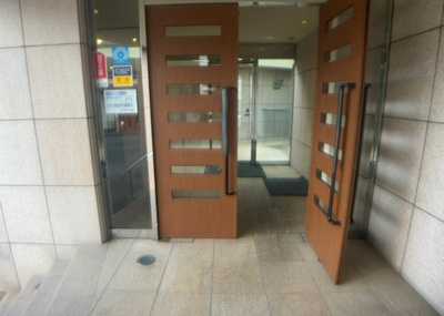 【内装】 | サンクタス町田見晴らしの丘 | 共用部分は、一棟の建物に住む区分所有者全員が共同で所有するとし、共用部分の管理、補修などは、区分所有者で形成される管理組合が行います。個人の判断で勝手に変更することはできませんので覚えておきましょう。