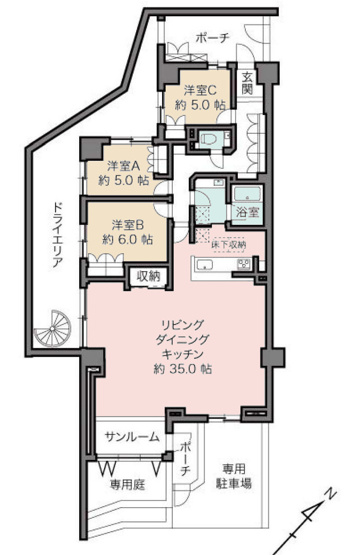 【間取り】 | サンクタス町田見晴らしの丘 | 3LDKは、リビングダイニングキッチンと3つの居室がある間取り。ファミリー層に非常に人気の高い間取りで、広々としたリビングで家族団らんを楽しみ、個室でプライベートな時間も確保できるのが大きな魅力です。