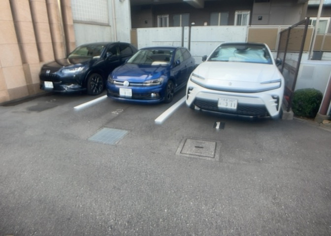 【駐車場】 | サンクタス町田見晴らしの丘 | 駐車場と明記されていても、最小スペースでつくられた駐車場だと大型車は駐車できなかったり、出入りしにくくなったりする可能性があります。お車のサイズと購入したい物件の駐車場のサイズを現地で確認しましょう。
