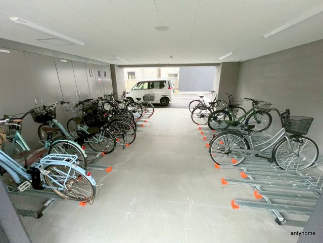 ファステート難波ミライズ　仲介手数料無料の駐車場