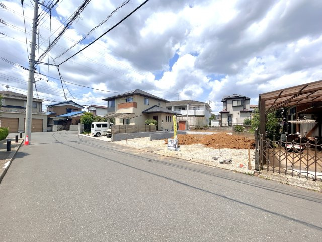流山市向小金３丁目新築戸建【向小金小学校：3分】の前面道路含む現地写真|南東側前面道路・幅員約6ｍ