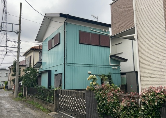 【外観】 | 土地の形が極端に長細かったり、狭小地、あるいは道路との高低差がある傾斜地だった場合、後々売ろうとしても買い手がつかない場合もあります。後々、売却することになった時に価値の下がらない土地を選びましょう。