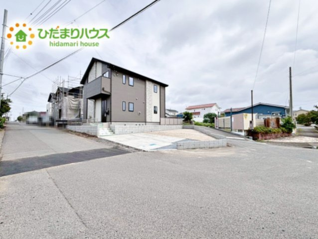 【前面道路含む現地写真】 | ひたちなか市市毛4期　新築戸建　1号棟 | 落ち着いた住環境が魅力的です☆