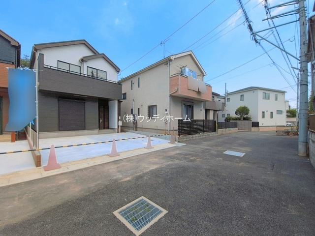 春日部市粕壁東4丁目　新築一戸建て　E号棟の前面道路含む現地写真