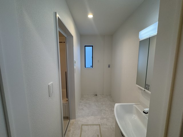 南風原町新川（全3棟）ラストC号棟の脱衣所|C号棟　ゆとりある洗面室♪
