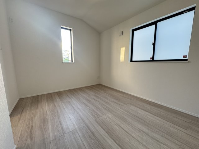 南風原町新川（全3棟）ラストC号棟の洋室|C号棟　洋室5.4帖＋CL付き♪