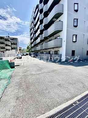 Aurora　Court　武庫之荘の駐車場