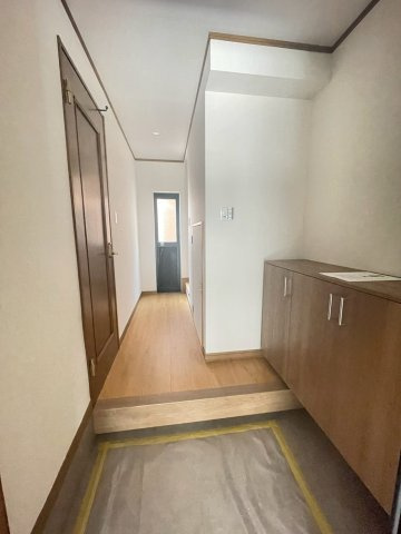 守口市大久保町3丁目の玄関|シューズボックス付きで玄関もすっきりです！
