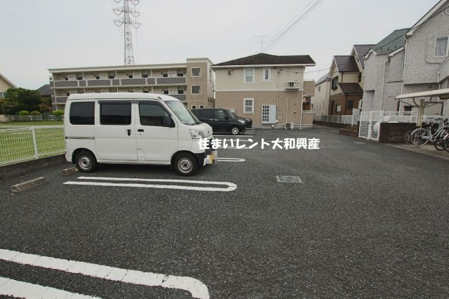 ポエムトーンの駐車場