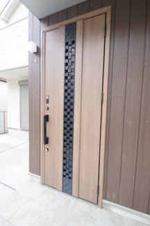 【玄関】 | 【仲介手数料無料！！】日野市南平2丁目　中古戸建て　3980万円