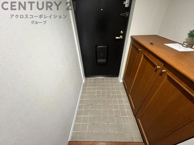 玄関収納付きの玄関です　家族皆様の履物をしっかり収納できます