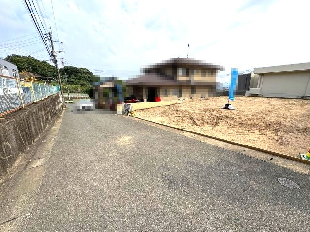 【その他】 | 福岡市博多区月隈6丁目1期　2号棟（全2棟）【仲介手数料無料・0円】 | 現地写真。前面道路です。