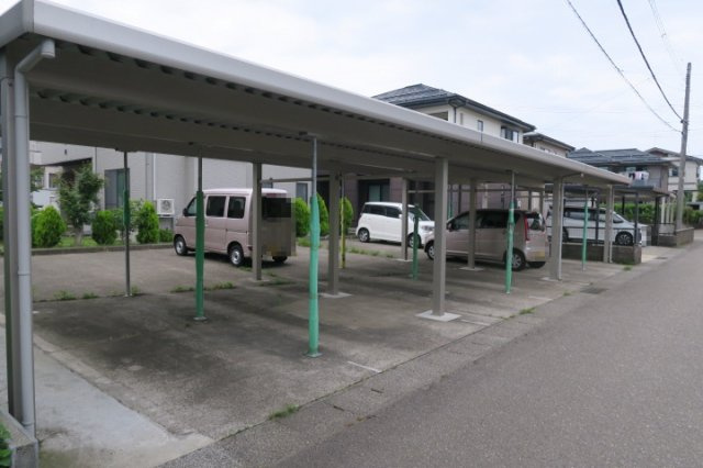アリカドBの駐車場