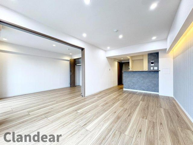 草加松原プリンスハイツの居間・リビング|ドキドキの新生活も、安心してスタート。ぴったりの住まいを見つけませんか？クランディアが一緒に住まい選びをサポートします‼　まずは、お気軽にお問合せください　＃クランディア