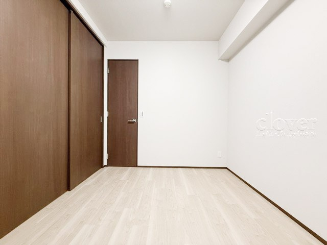 【寝室】 | クラッシィスイート赤坂 | 大きな収納力が魅力の洋室。多くのお客様から、「欲しいもの＝収納」という声をいただきますが、まさにこのようなお部屋は需要の高さを感じます。～即日のご見学可能～　お問合せはお気軽にどうぞ。