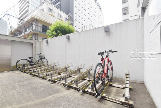【駐輪場】 | クラッシィスイート赤坂 | 自転車置き場。マンションの共用部にあたります。空きの有無や駐輪料金、各戸の台数制限などについては、改めてお問い合わせください。～即日のご見学可能～　お問合せはお気軽にどうぞ。