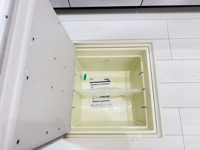 流山市向小金３丁目新築戸建【向小金小学校：3分】のキッチン|キッチン床下収納