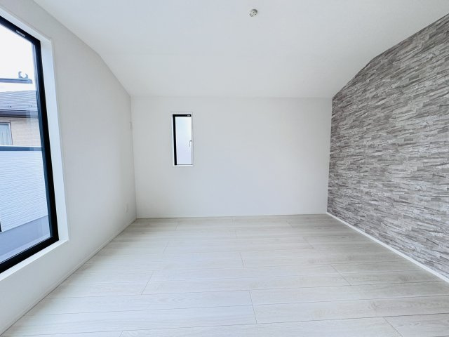 流山市向小金３丁目新築戸建【向小金小学校：3分】の寝室|7.5帖寝室・アクセントクロス