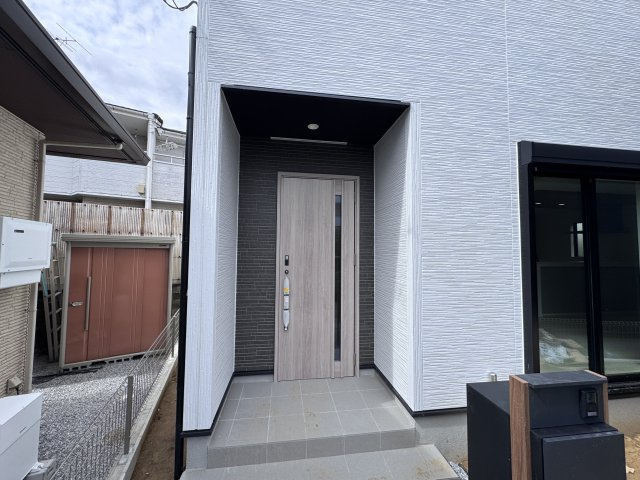 流山市向小金３丁目新築戸建【向小金小学校：3分】の玄関|エントランス