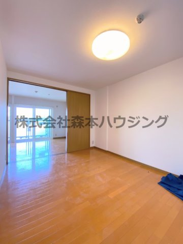 【居間・リビング】 | 　グランドハイツ2番館 | こちらの居間で趣味の時間をお楽しみください