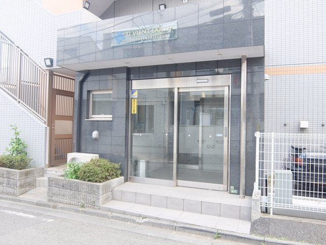 エルヴィエントアース千歳烏山のエントランス
