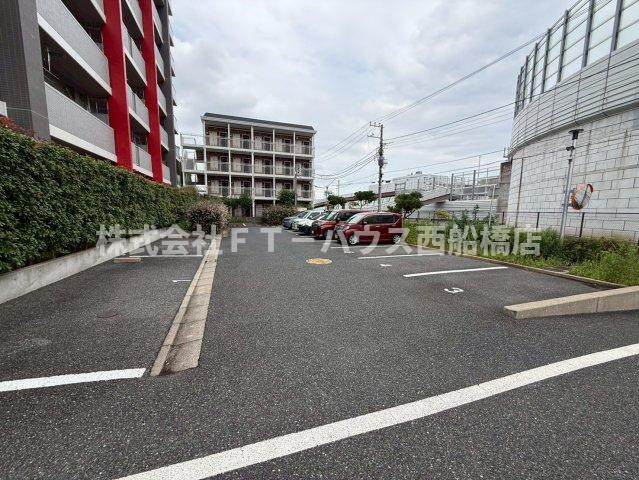 ファミリーフジ２の駐車場