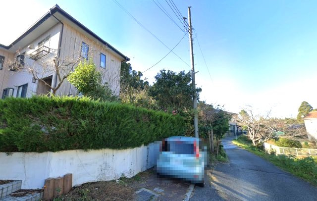 長生郡一宮町一宮　中古戸建の前面道路含む現地写真|平成13年12月築 ４LDK+2階にもリビング浴室  リビング約19.2帖  駐車は車種制限あります