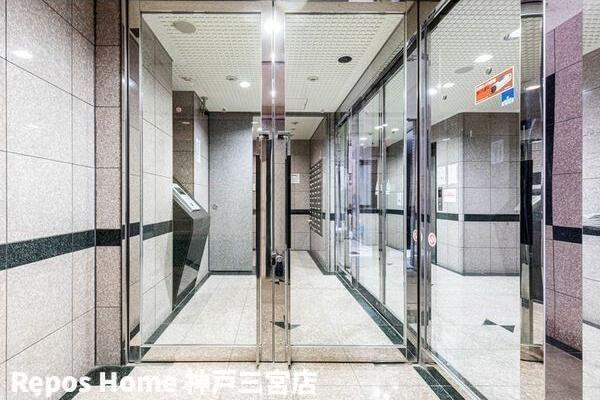 ディナスティ神戸元町通のエントランス