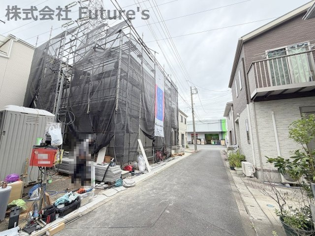 三郷市戸ケ崎1丁目　新築戸建　全1棟の前面道路含む現地写真|前面道路含む現地写真です。