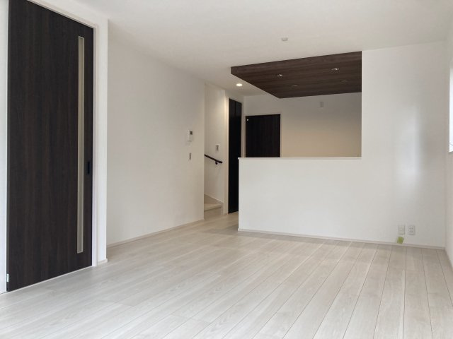 【内観：施工例】の画像