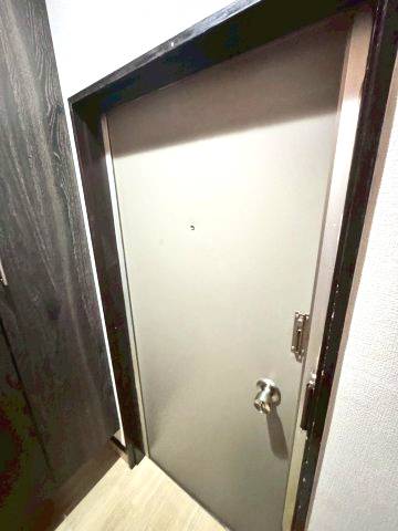 TMマンションの玄関