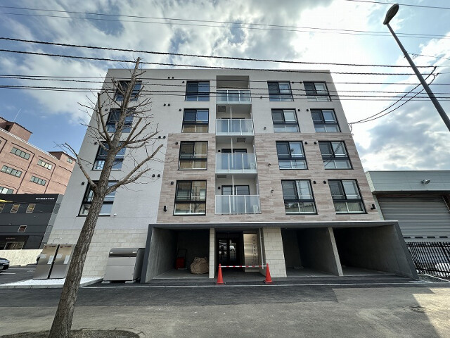 ＣＲＥＳＣＥＮＤＯ(クレシェンド)苗穂駅前