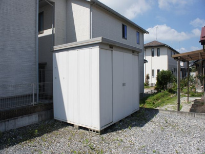 【設備】 | 鳥居跡町室田貸家 | 外物置があります。