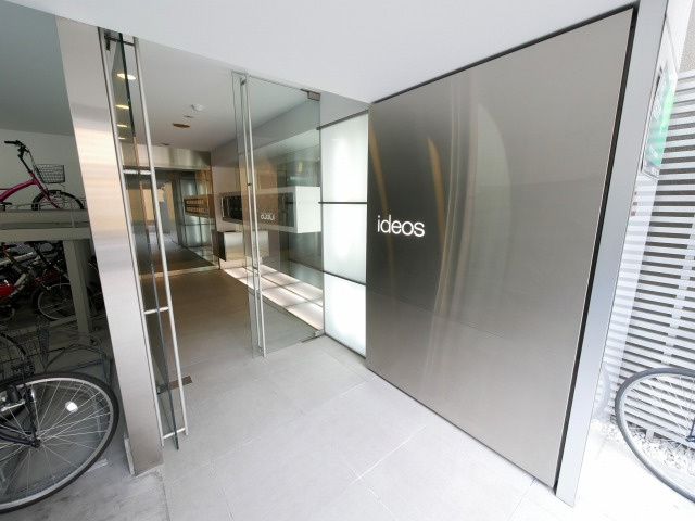 ideos(イディオス) のエントランス