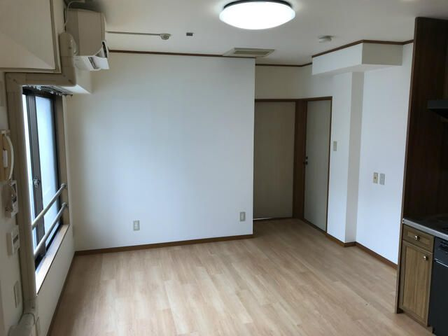 花善ビルの居間・リビング