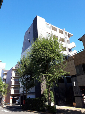【外観】 | REGALIZ高円寺Ⅱ | 鉄筋コンクリート造のがっちりとした建物。
