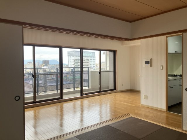 ビューネ沼津高島町の居間・リビング
