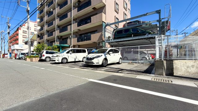 ビューネ沼津高島町の駐車場