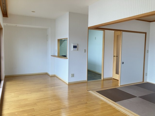 ビューネ沼津高島町の居間・リビング