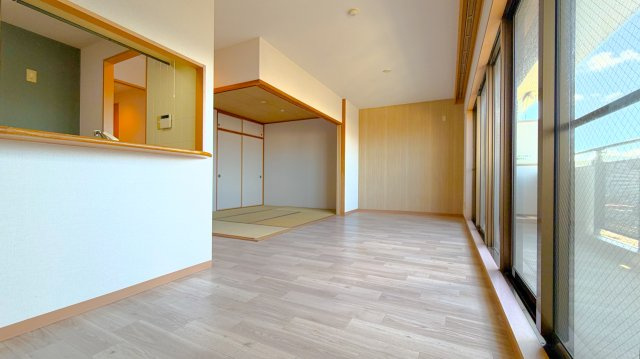 ビューネ沼津高島町の居間・リビング